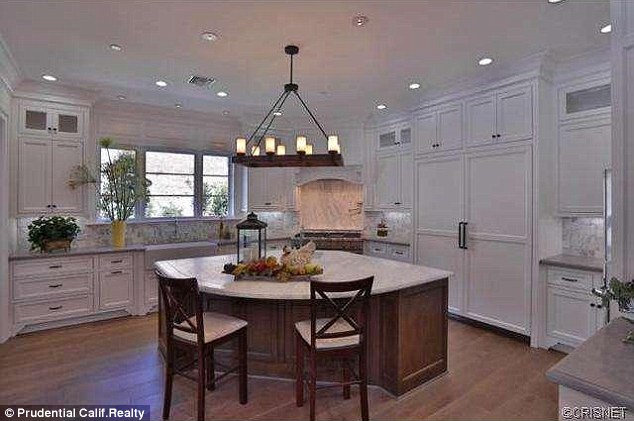 Kylie Jenner kupiła TRZECIĄ willę! (FOTO)