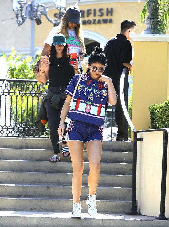 Kylie Jenner nawet w sportowym stoju wzbudza zainteresowanie