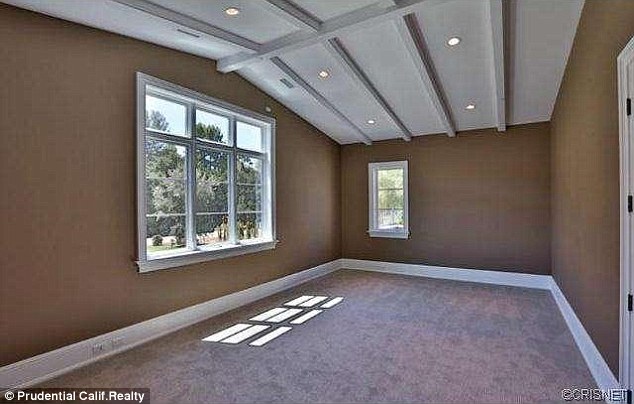 Kylie Jenner kupiła TRZECIĄ willę! (FOTO)