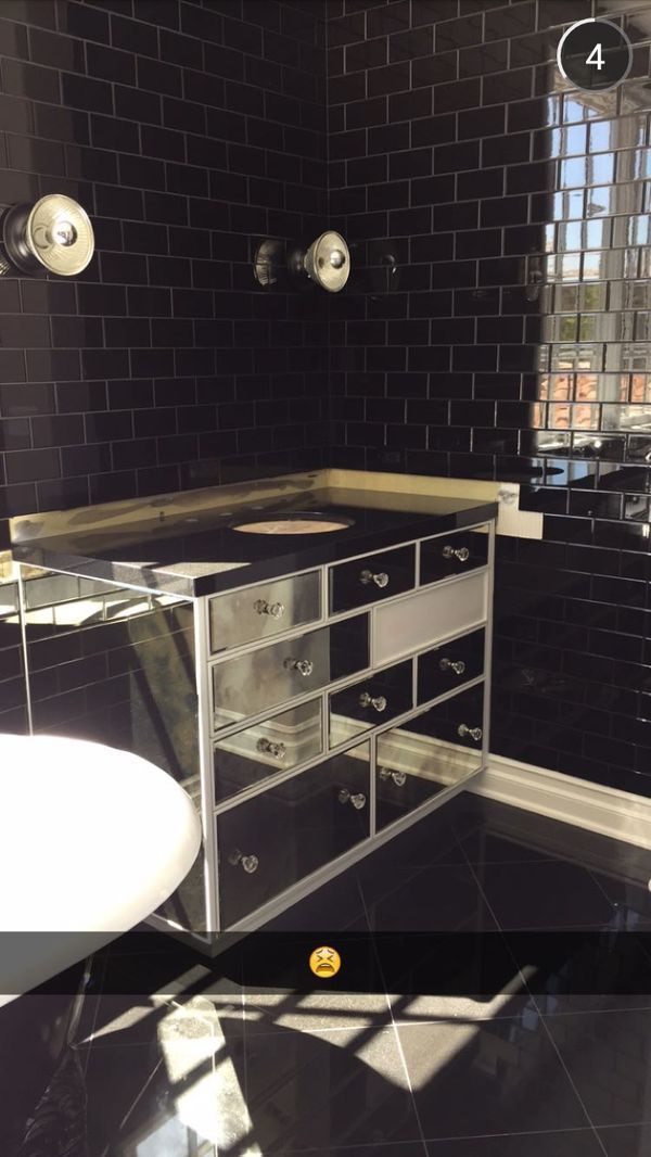 17-letnia Kylie Jenner chwali się garderobą (FOTO)