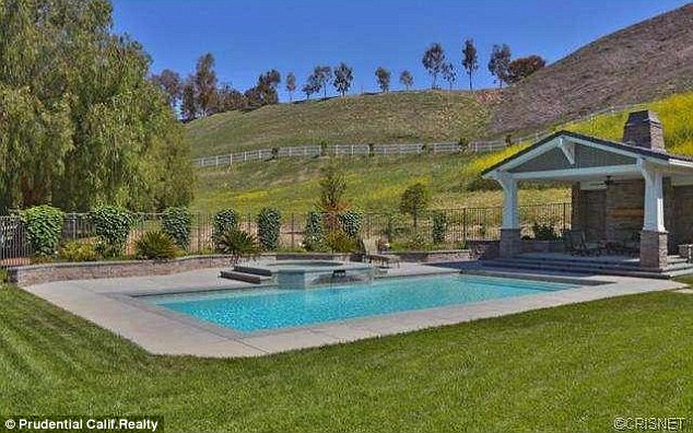 Kylie Jenner kupiła TRZECIĄ willę! (FOTO)