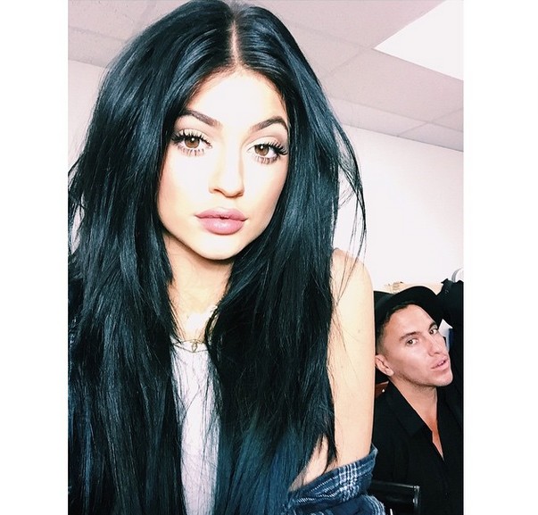 Kylie Jenner przypomina, że ma pupę i... (FOTO)