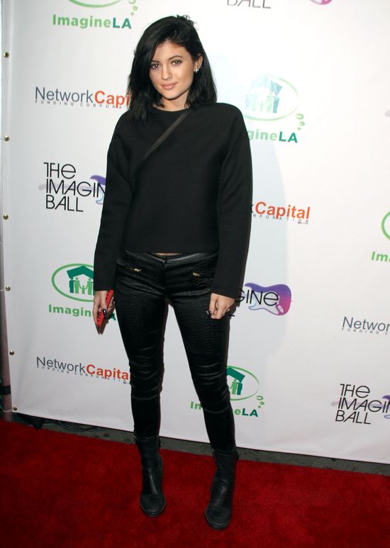 Kylie Jenner czarno widzi wizytę na czerwonym dywanie Kylie Jenner czarno widzi wizytę na czerwonym dywanie