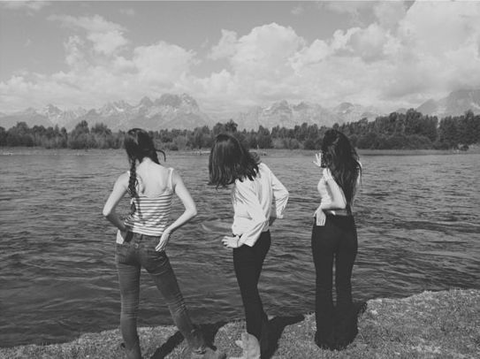 Siostry Jenner szaleją na wakacjach (FOTO)  