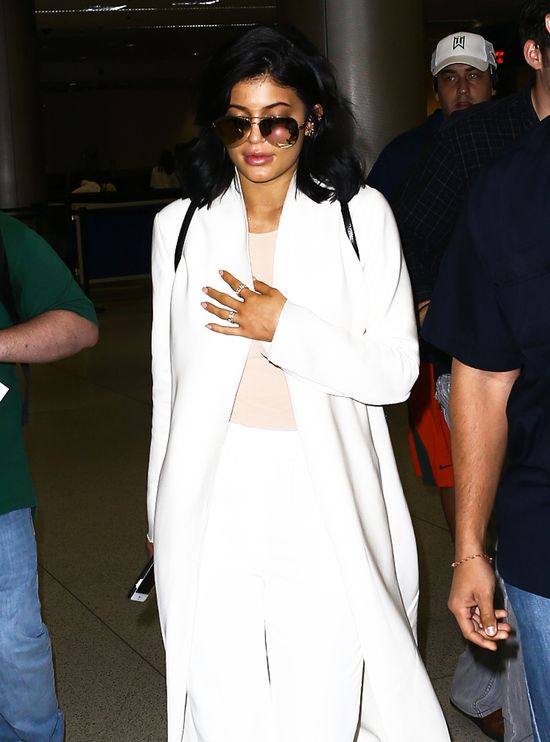 Ozdoba na palcu Kylie Jenner wywołała burzę (FOTO)