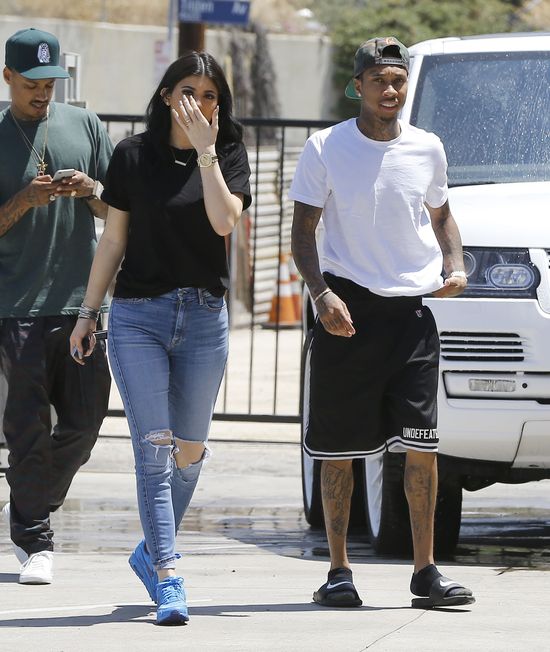 Tyga dał Kylie trefny urodzinowy prezent? (FOTO) Tyga dał Kylie trefny urodzinowy prezent? (FOTO)