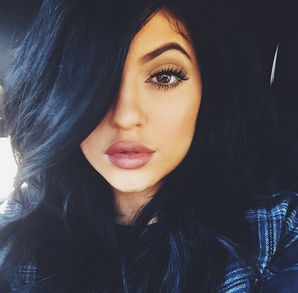 Kylie Jenner przypomina, że ma pupę i... (FOTO)
