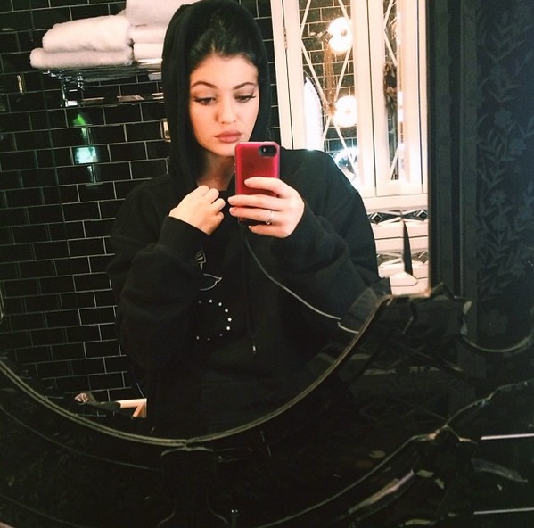 Teraz już wiemy, dlaczego Kylie Jenner zbiera tyle mandatów!