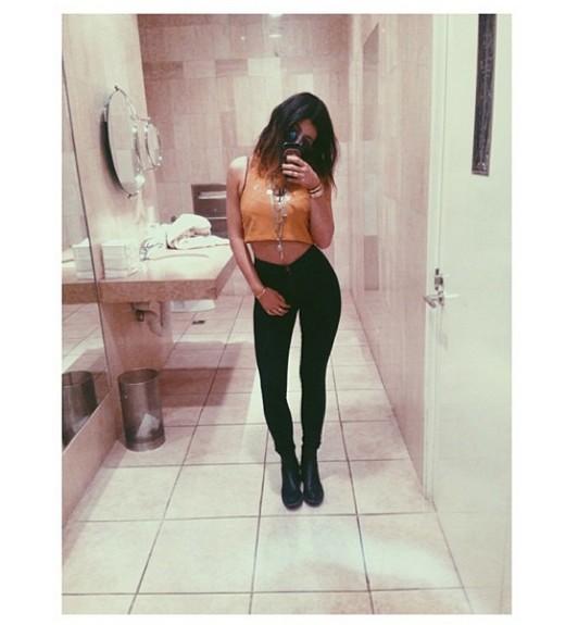 16-letnia Kylie Jenner pozuje w bikini (FOTO)