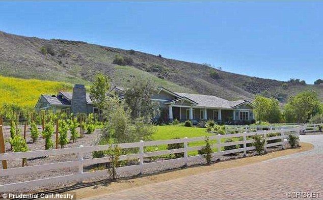 Kylie Jenner kupiła TRZECIĄ willę! (FOTO)