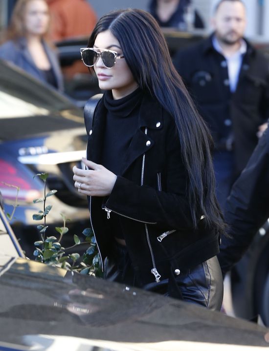 Kylie Jenner spaliła się trawą na oczach fanów? (FOTO)