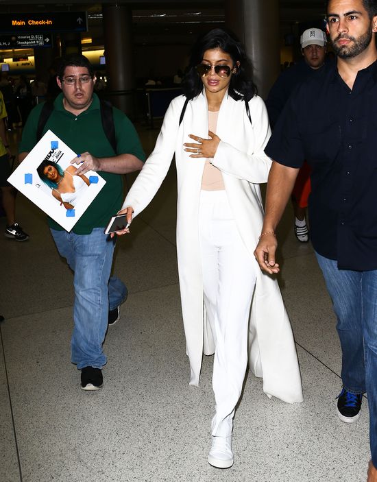 Ozdoba na palcu Kylie Jenner wywołała burzę (FOTO)