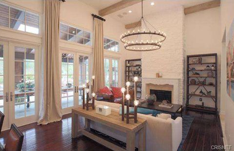 Kylie Jenner właśnie kupiła dom! (FOTO) Kylie Jenner właśnie kupiła dom! (FOTO)