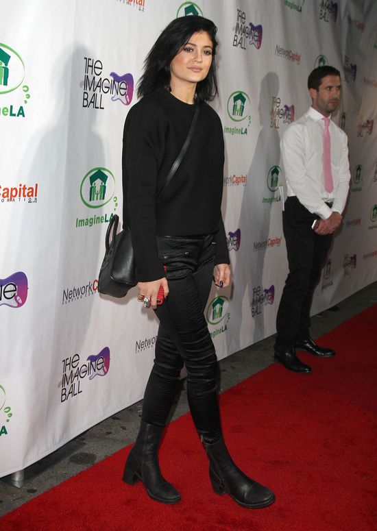 Kylie Jenner czarno widzi wizytę na czerwonym dywanie Kylie Jenner czarno widzi wizytę na czerwonym dywanie