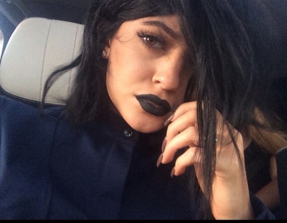 Teraz już wiemy, dlaczego Kylie Jenner zbiera tyle mandatów!