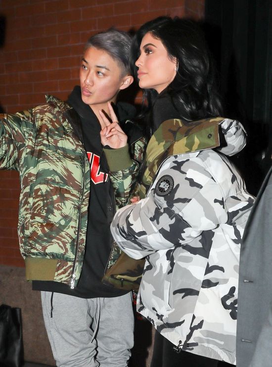  Dowód na to, że Kylie Jenner ubierała się w biegu? (FOTO)