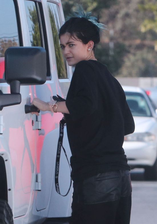 Kylie Jenner w dresie, bez makijażu i bez wielkich ust 