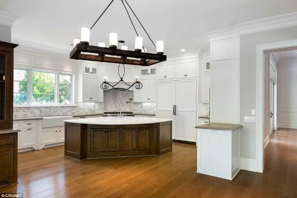 Dlaczego Kylie Jenner sprzedaje tę piękną willę? (FOTO)