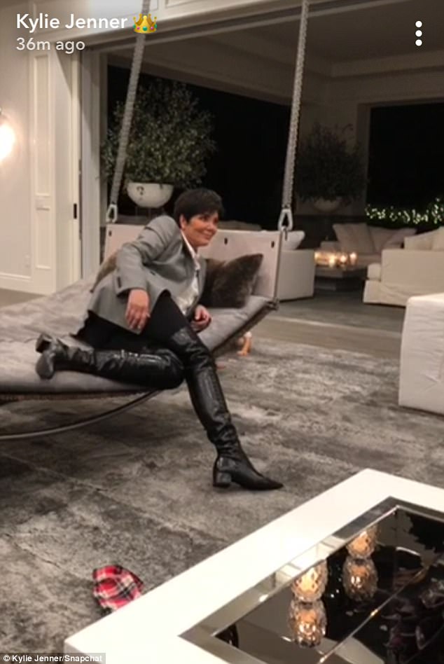 Ciężarna Kylie Jenner wyprawiła Święto Dziękczynienia Ciężarna Kylie Jenner wyprawiła Święto Dziękczynienia