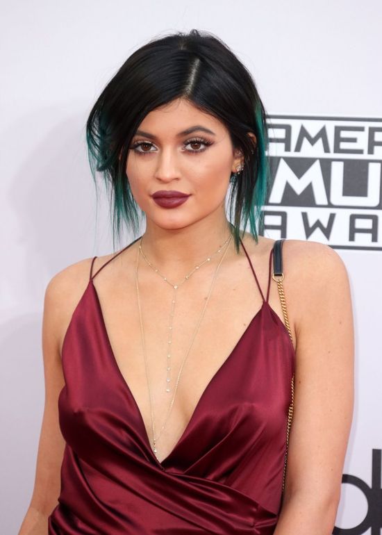 Kylie Jenner napompowała swoje piersi (FOTO) Kylie Jenner napompowała swoje piersi (FOTO)
