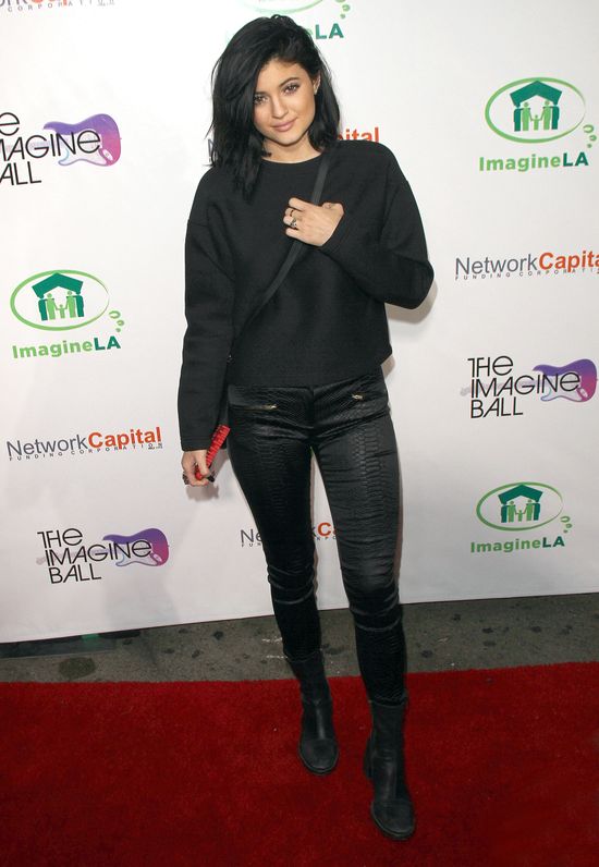 Kylie Jenner czarno widzi wizytę na czerwonym dywanie Kylie Jenner czarno widzi wizytę na czerwonym dywanie