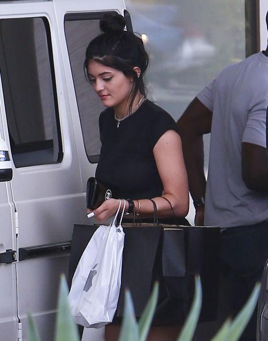 Kylie Jenner już na nowego Mercedesa (FOTO)