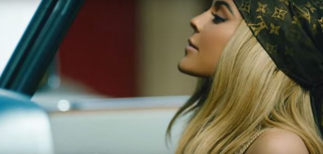 Co to ma być? Kylie Jenner nagrała gangsterski klip! (VIDEO)