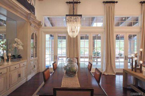 Kylie Jenner właśnie kupiła dom! (FOTO) Kylie Jenner właśnie kupiła dom! (FOTO)