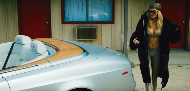 Co to ma być? Kylie Jenner nagrała gangsterski klip! (VIDEO)