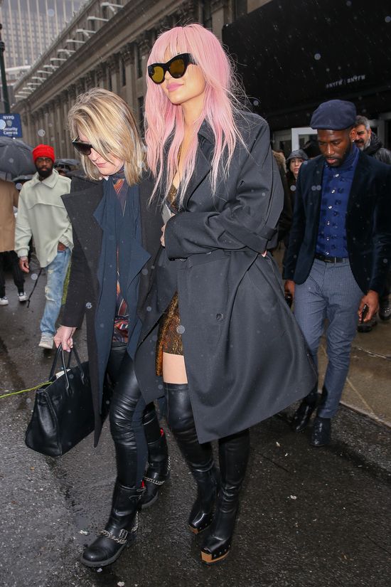 Tak ubrana Kylie Jenner mogła iść na imprezę gwiazd porno.. Tak ubrana Kylie Jenner mogła iść na imprezę gwiazd porno..