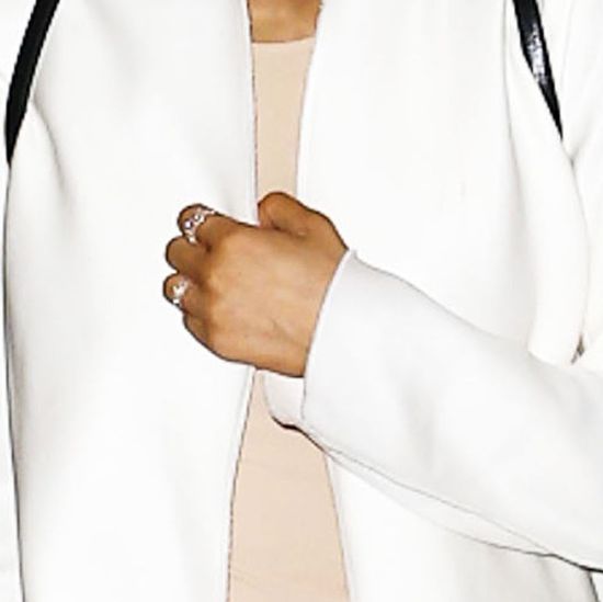 Ozdoba na palcu Kylie Jenner wywołała burzę (FOTO)