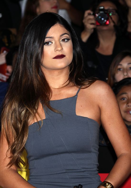 Kylie Jenner ZNISZCZYŁA swoje naturalne włosy (FOTO) Kylie Jenner ZNISZCZYŁA swoje naturalne włosy (FOTO)