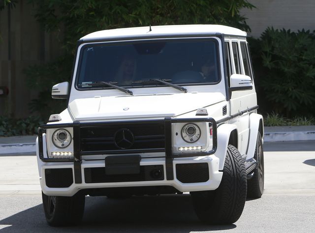 Kylie Jenner już na nowego Mercedesa (FOTO)