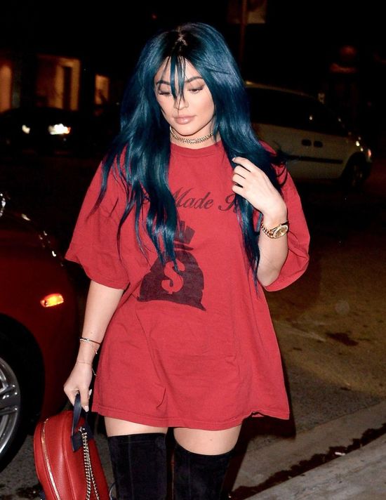 Kylie Jenner ukrywa swoje dodatkowe kilogramy pod obszernymi ubraniami