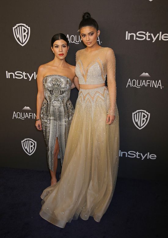 Lalka? Manekin? Z kim Kourtney przyszła na after party? Lalka? Manekin? Z kim Kourtney przyszła na after party?
