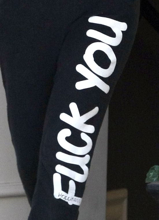 Ma słaby dzień, więc nie wypnie się nawet pupą (FOTO)