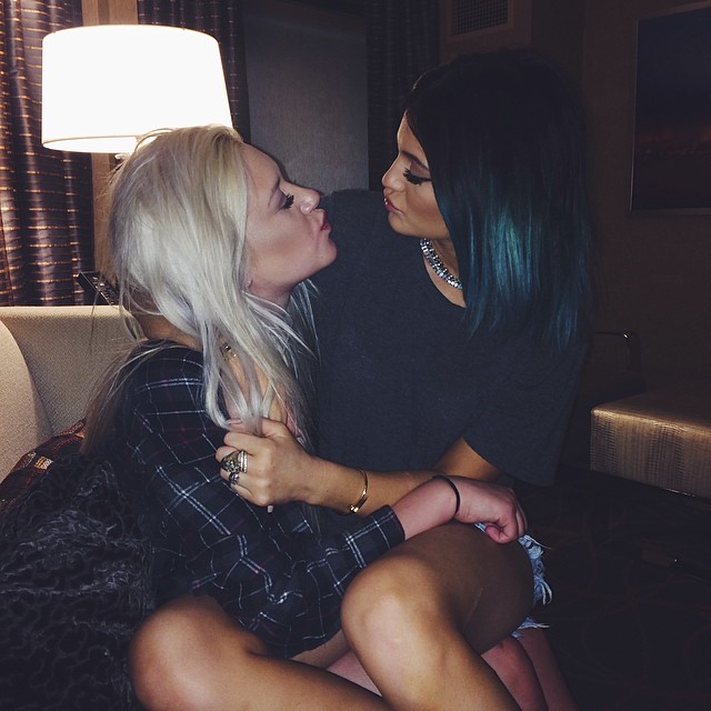 Kylie Jenner coraz bardziej podobna do Kim Kardashian (FOTO)
