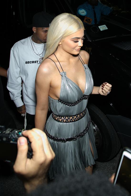 Kendall na wybiegu, a Kylie w pierwszym rzędzie na pokazie Alexandra Wanga (FOTO