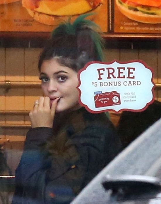 Kylie Jenner jednak nie rzuciła szkoły Kylie Jenner jednak nie rzuciła szkoły