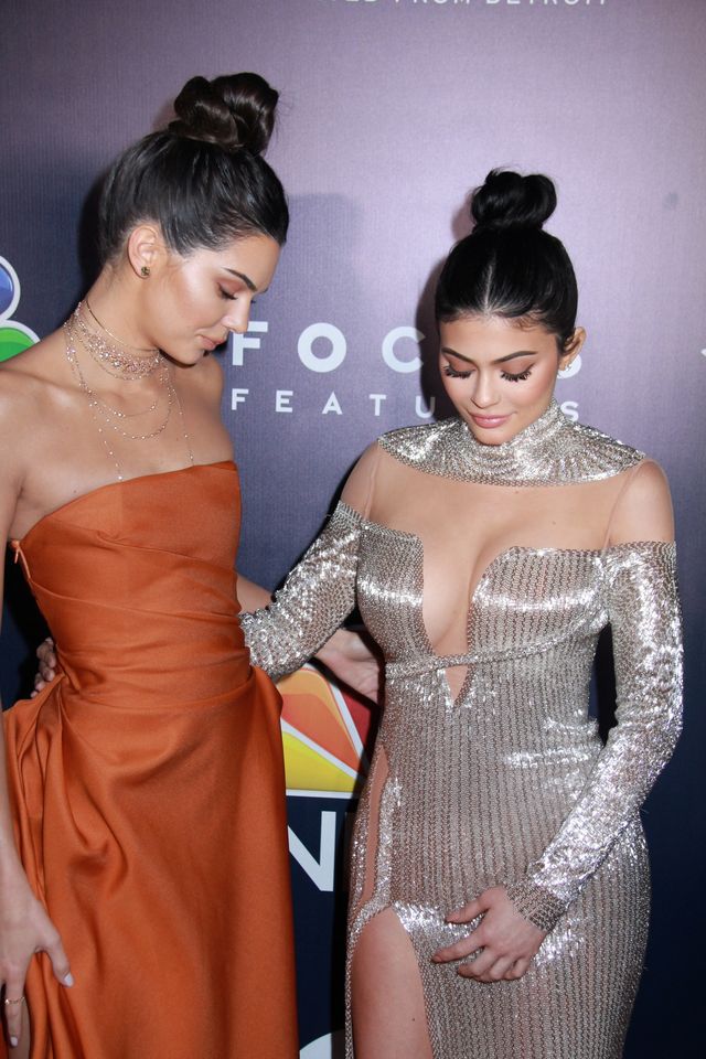 Ostatni trymestr ciąży, a Kylie Jenner pije wino? (Snap)