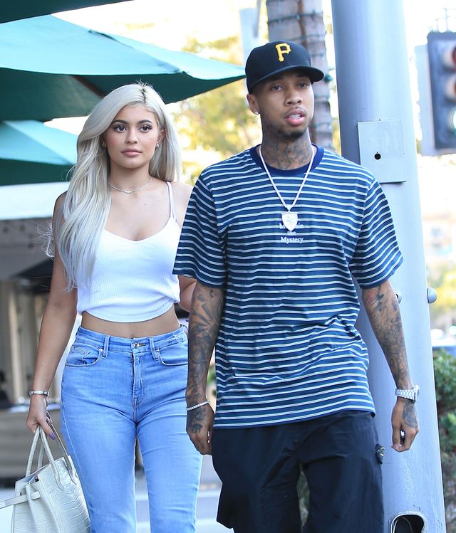 Co Kylie Jenner robi, gdy Tyga wysyła do niej wiadomości?