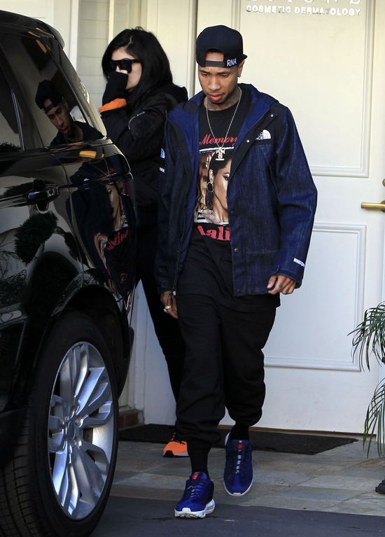 Co się stanie, gdy Kylie Jenner zabierze rękę z ust?