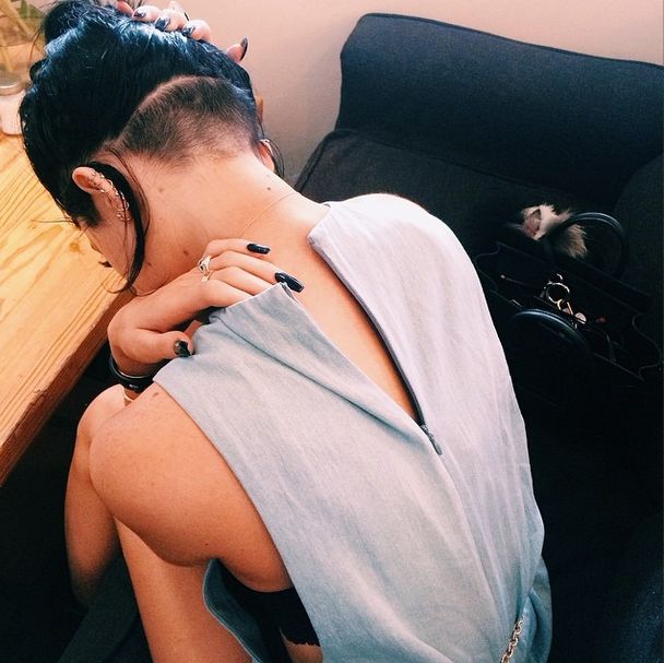 Kylie Jenner zgoliła pół głowy! (FOTO)