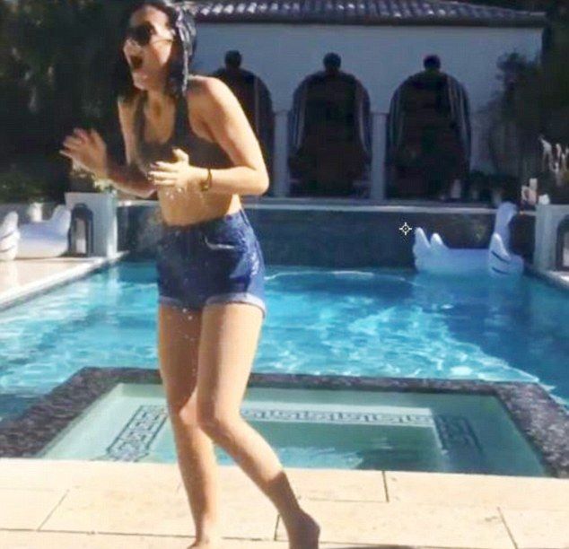 Kylie Jenner też skusiła się na SPLASH (VIDEO) Kylie Jenner też skusiła się na SPLASH (VIDEO)