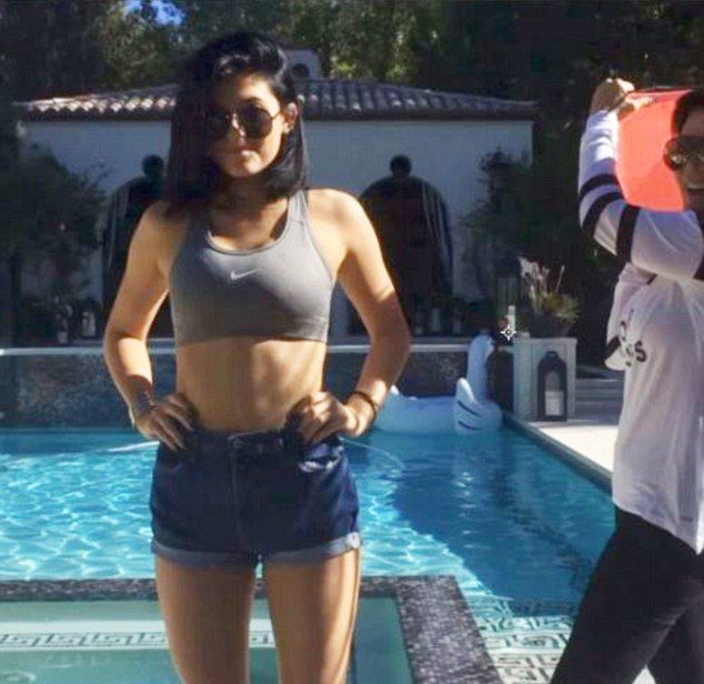 Kylie Jenner też skusiła się na SPLASH (VIDEO) Kylie Jenner też skusiła się na SPLASH (VIDEO)