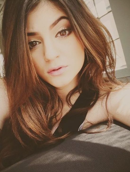 Siostra Kim Kardashian pręży się w bikini (FOTO)