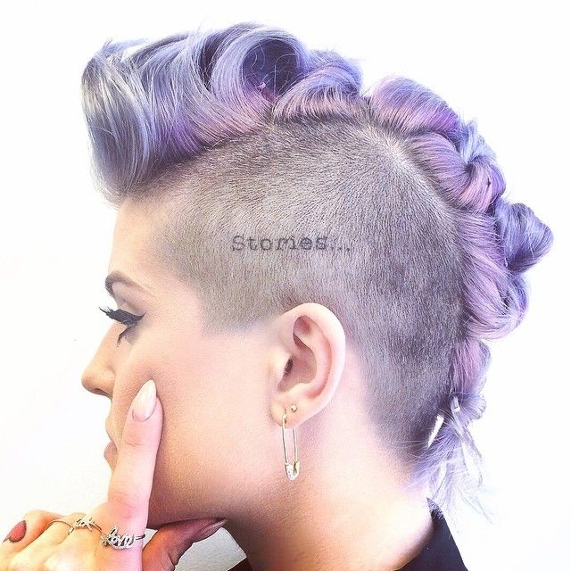 Już wiadomo, co oznacza tatuaż na głowie Kelly Osbourne 