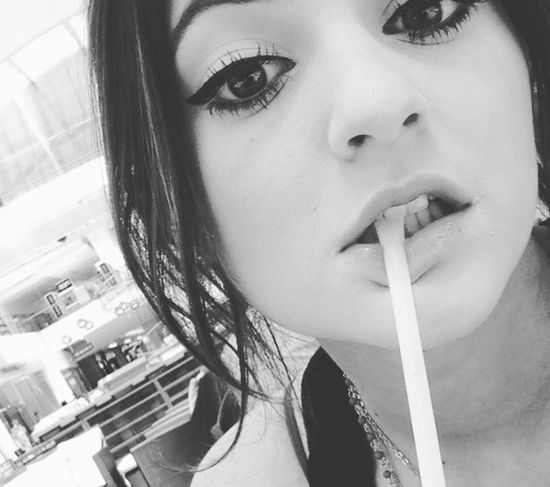 Kylie Jenner pofarbowała włosy na czarny kolor (FOTO) Kylie Jenner pofarbowała włosy na czarny kolor (FOTO)