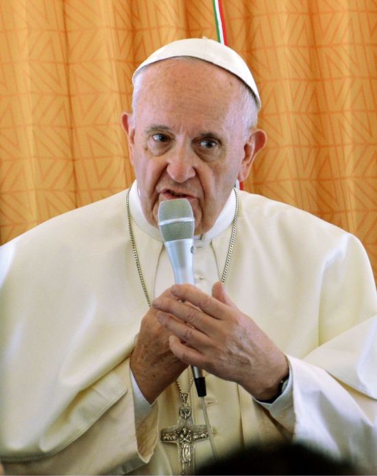 Papież do polskich duchownych: cennik za posługi, to BARBARZYŃSTWO!