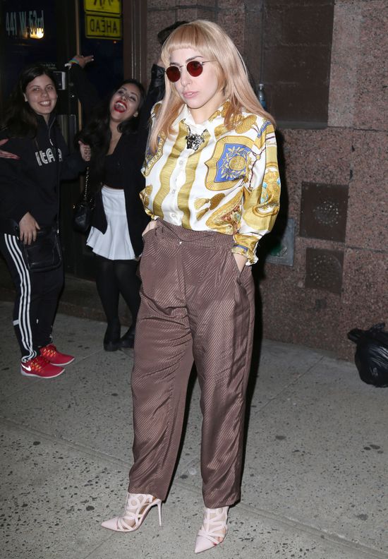 Niech Was nie zmyli jej normalny strój! (FOTO)